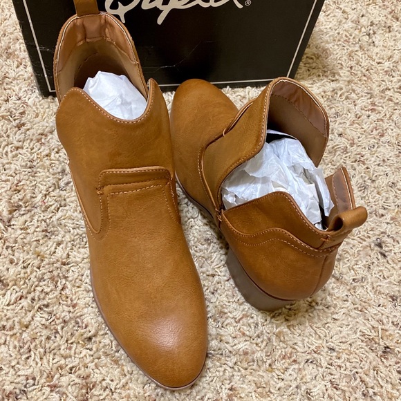 Qupid Ankle Boots (Pink Lily) - Picture 5 of 9